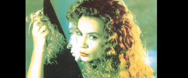 Χρονοντούλαπο : Η Ελένη Δήμου τραγουδά για την "Πρώτη του Απρίλη"