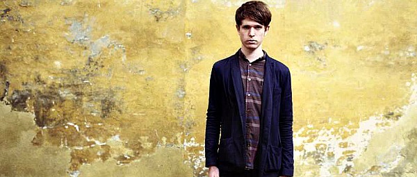 O James Blake μας παρουσιάζει το video clip του “Overgrown”!