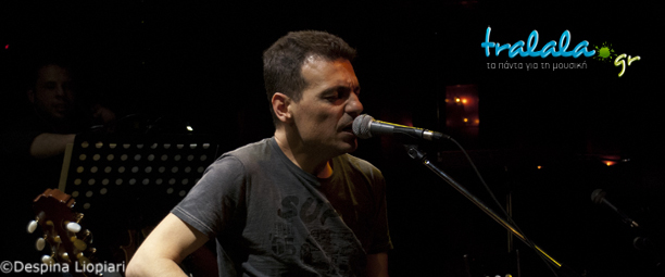 "Ο δρόμος μέσα στο σκοτάδι"| Ο Μανώλης Φάμελλος μας παρουσιάζει το νέο του τραγούδι!