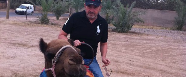 Ο «Άρχοντας» Γονίδης πάνω σε καμήλες! | Φωτογραφίες