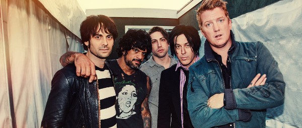 "My God is the sun" δείτε τους Queens of The Stone Age να παίζουν live ένα ολοκαίνουριο τραγούδι τους