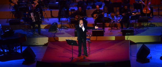 "Ο Δικός μου Βασίλης Τσιτσάνης" | Όλα όσα έγιναν στο Μέγαρο Μουσικής με τον Γιάννη Πάριο