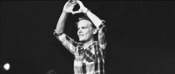 Ακούστε το ολοκαίνουργιο single του Avicii, “Wake Me Up”