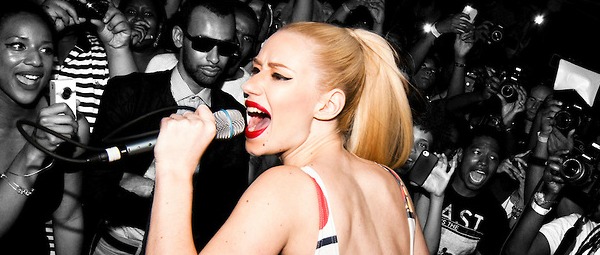 Η Iggy Azalea τραγουδά τις επιτυχίες της, “Work” και “Bounce” στο The Great Escape