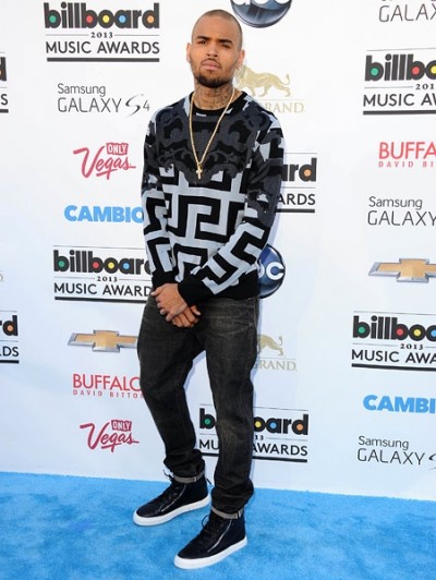 chris-brown-blue-carpet-bbma2013