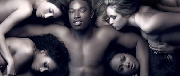 Τα 10+1 video clips τελείως… απογυμνωμένα!