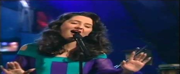 Eurovision: Μάλτα 1997 το ρούχο που επισκίασε τα πάντα μαζί με την άρπα!