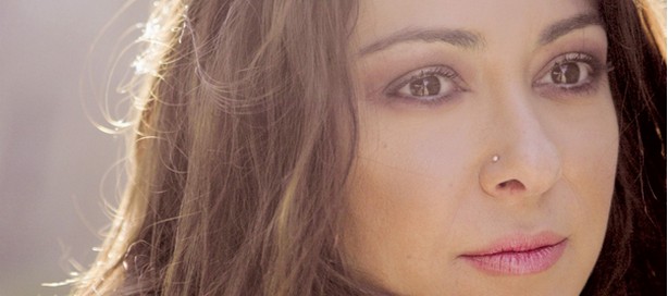 «Καλοκαίρι αγκαλιά μου» | Η Μελίνα Ασλανίδου επιστρέφει με καλοκαιρινό αέρα!