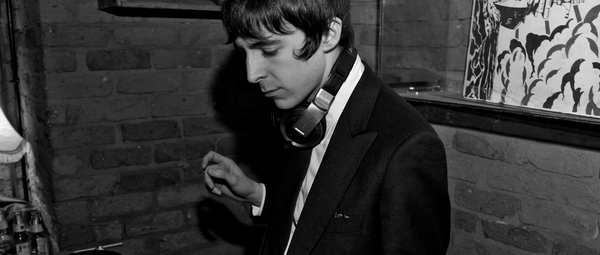 “Darkness In Our Hearts”: Το νέο single του Miles Kane!