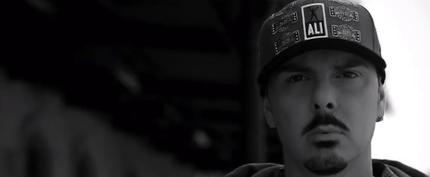 Νέο τραγούδι: O Nivo τραγουδά για το ραδιόφωνο! | «Radio Hits»