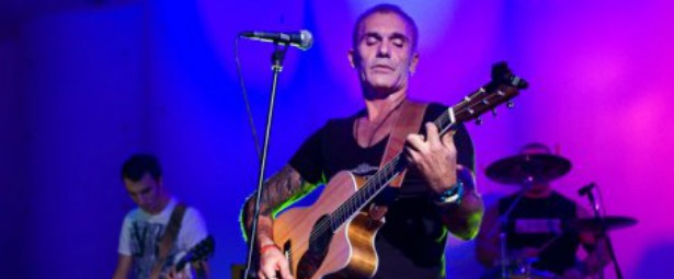 Ακούστε τον Στέλιο Ρόκκο να τραγουδάει Pink Floyd!