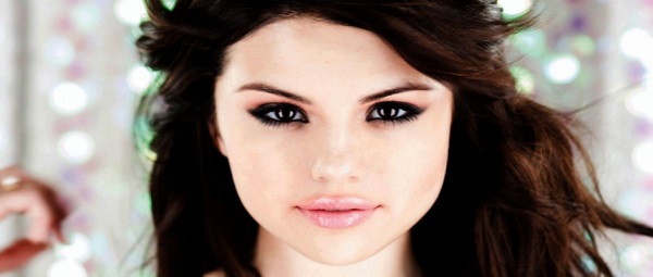 Η Selena Gomez μας συστήνει το «Slow Down»