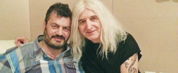 Ο Νίκος Καρβέλας υπογράφει τον ύμνο ποδοσφαιρικής ομάδας