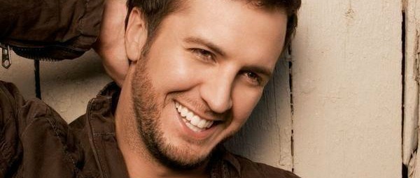 Ο Luke Bryan παρουσιάζει το νέο του video clip, “Crash My Party”