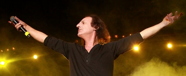 Κοσμοπλημμύρα στα 40 του Βασίλη Παπακωνσταντίνου (Φωτογραφίες)