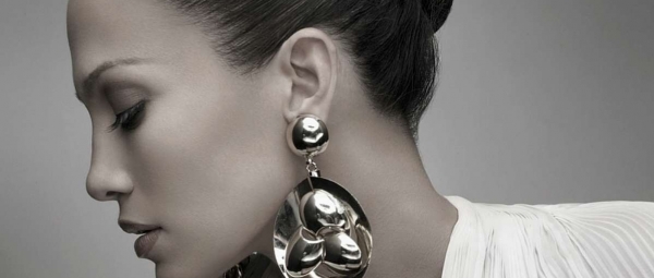 H Jennifer Lopez σε άλλη μια αποκαλυπτική της εμφάνιση στα φετινά βραβεία Premios Juventud