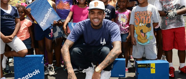 Η δωρεά του Chris Brown σε παιδιά στο Los Angeles