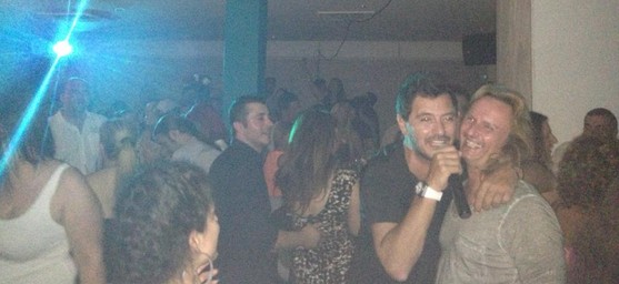 Ποιος Έλληνας τραγουδιστής ξεσήκωσε τους ομογενείς της Στουτγκάρδης;