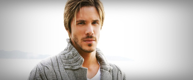 Ο Νίκος Οικονομόπουλος επιστρέφει δυναμικά!