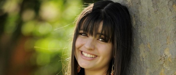 H Rebecca Black διασκευάζει Miley Cyrus!