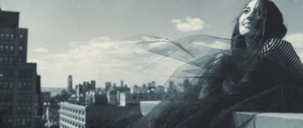 «Manhattan» | Ακούστε το νέο τραγούδι της Sarah Bareilles