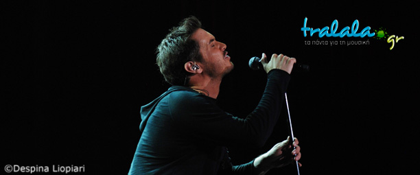 Ένα μαγικό μουσικό ταξίδι με τον μοναδικό Μιχάλη Χατζηγιάννη στο Βεάκειο Θέατρο! | φωτορεπορτάζ