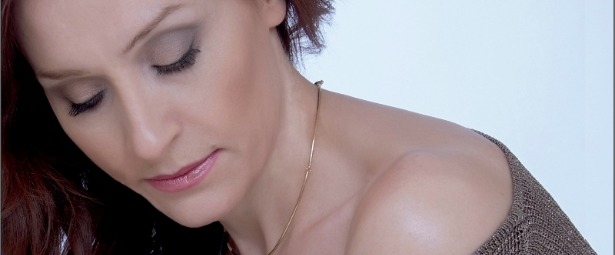 Νέο τραγούδι από την Ζωή Μαρτίνη! | «Υπάρχουν κι΄άλλες αγκαλιές»