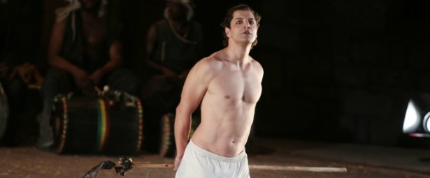 Δείτε τον Σάκη Ρουβά ως Θεό Διόνυσο στις Βάκχες (Φώτο-video)