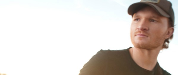 Eric Paslay| Δείτε το νέο του video clip για το “Friday Night”