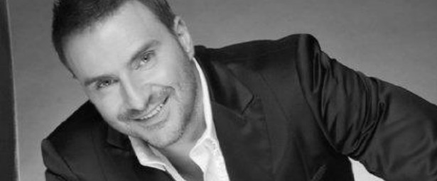 Γνωρίστε τον Νίκο Μανιάτη μέσα από το «Ευτυχώς που τελειώσαμε» με την υπογραφή του Βασίλη Καρρά! 