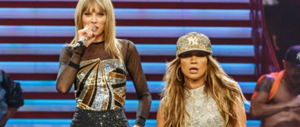 H Taylor Swift και η Jennifer Lopez τραγουδάνε μαζί το "Jenny From the Block"