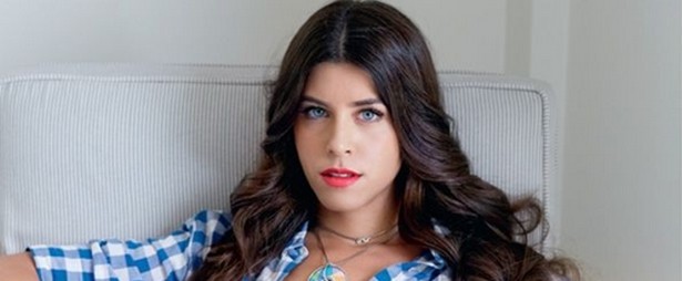 Demy| Για ποιο λόγο επέστρεψε στα σχολικά θρανία; (φωτογραφία)