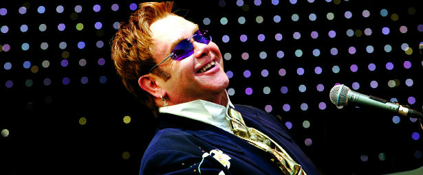 O Elton John παρέλαβε βραβείο Icon