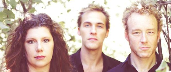 Ακούστε το cover των Low στο “Stay” της Rihanna