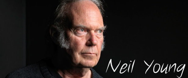 O Neil Young παρουσιάζει live το νέο του τραγούδι!