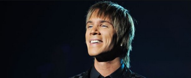 Νίκος Οικονομόπουλος: «Το άγχος μου είναι να βρίσκω πραγματικά ωραία τραγούδια, γιατί χωρίς αυτά δεν είμαστε τίποτα»