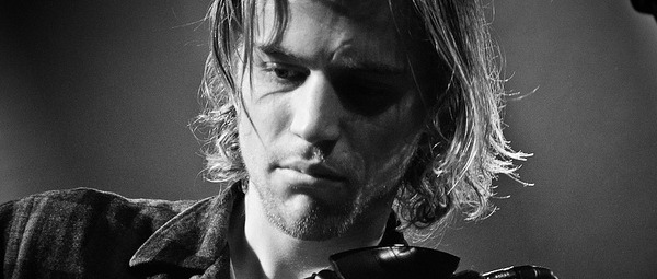 “Country Mile”| Δείτε το νέο video clip του Johnny Flynn