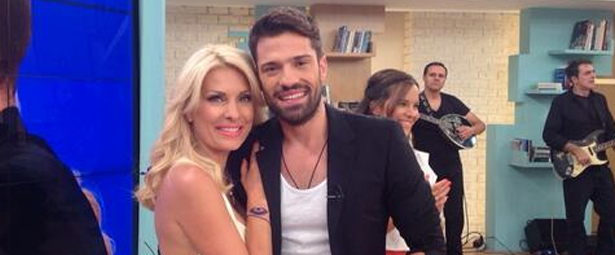 O Κωνσταντίνος Αργυρός στην Ελένη Μενεγάκη