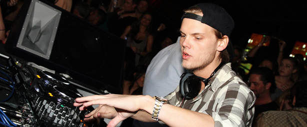 Avicii: Γράφει ιστορία στα Βρετανικά charts!