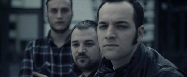 Ο Frankie επιστρέφει με νέο τραγούδι! | «Don't Get Too Excited»