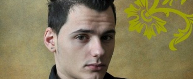 Ο Γιάννης Καλλιμάνης μας συστήνεται μέσα από το τραγούδι «Με Παράτησες Μονάχο»