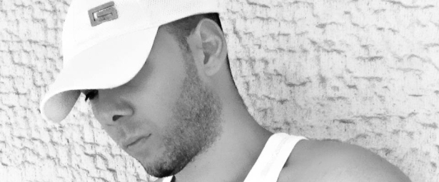 «Τα Γαρίφαλα» μας τραγουδά ο Minoas