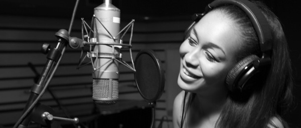 “I Hope”| Ακούστε το νέο τραγούδι της Rebecca Ferguson