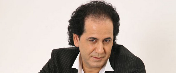 «Θα σου βάλω χειροπέδες» | Ο Σαράντης Σαλέας επιστρέφει με ολοκαίνουριο τραγούδι