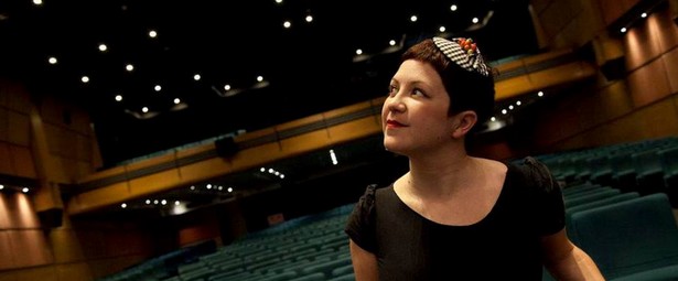 «Νύχτωσε χωρίς φεγγάρι» | Δείτε το ολοκαίνουριο video clip της Βικτωρίας Ταγκούλη