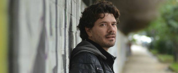 “Καλοκαίρι”| Ακούστε το νέο τραγούδι του Απόστολου Βαλαρούτσου!