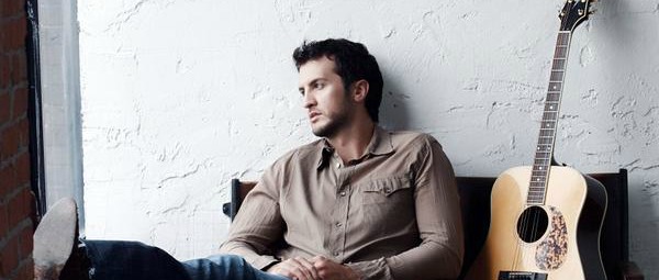 “Drink A Beer”| Ακούστε το νέο single του Luke Bryan και δείτε την συγκινητική εμφάνισή του στα CMA’s