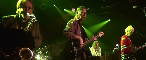 Διασκευάζουν τραγούδια των The Doors οι Gov't Mule σε συνεργασία με τον Robby Krieger