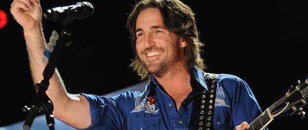 “Beachin'”| Δείτε το νέο video clip του Jake Owen