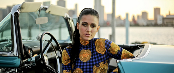 "Happy and I know it": Δείτε το νέο βίντεο της Kat Dahlia